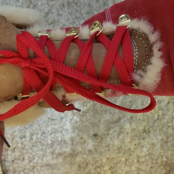 Red fleece lined boots - Picture 4 of 4